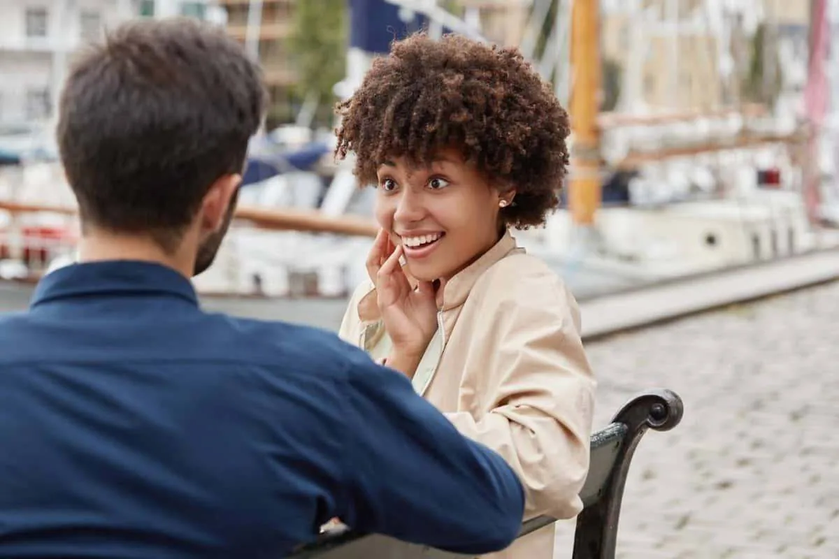 Como Abordar uma Mulher com Confiança e Naturalidade