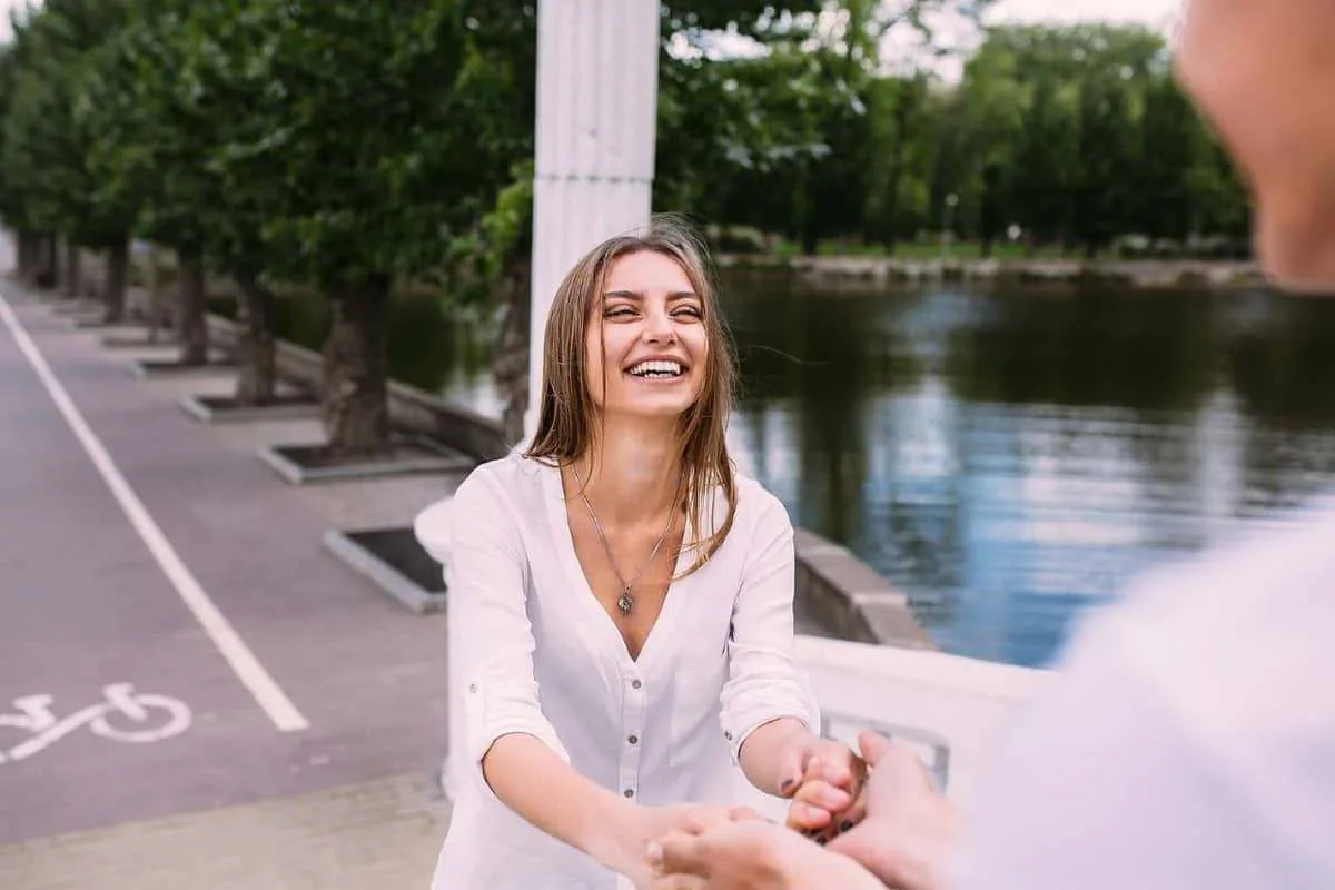 Como Convidar uma Mulher para Sair Sem Parecer Desesperado